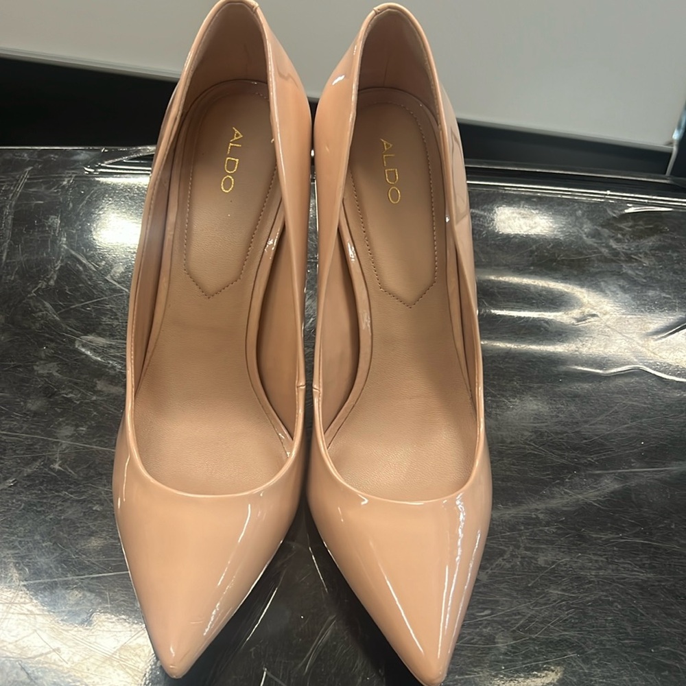 Sandals. Pink color by Aldo. Number 10.